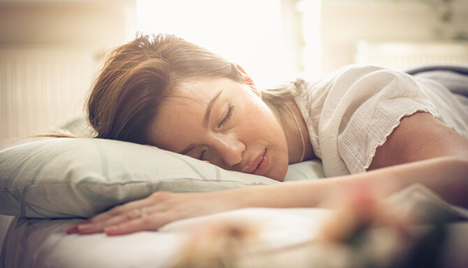 Přírodní způsoby, jak zlepšit kvalitu spánku a zmírnit nespavost